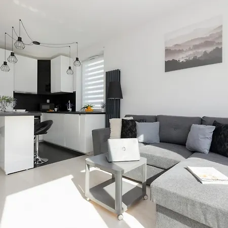 Szlachecka Apartment With Balcony & Parking Warsaw By Noclegi Renters Exterior photo