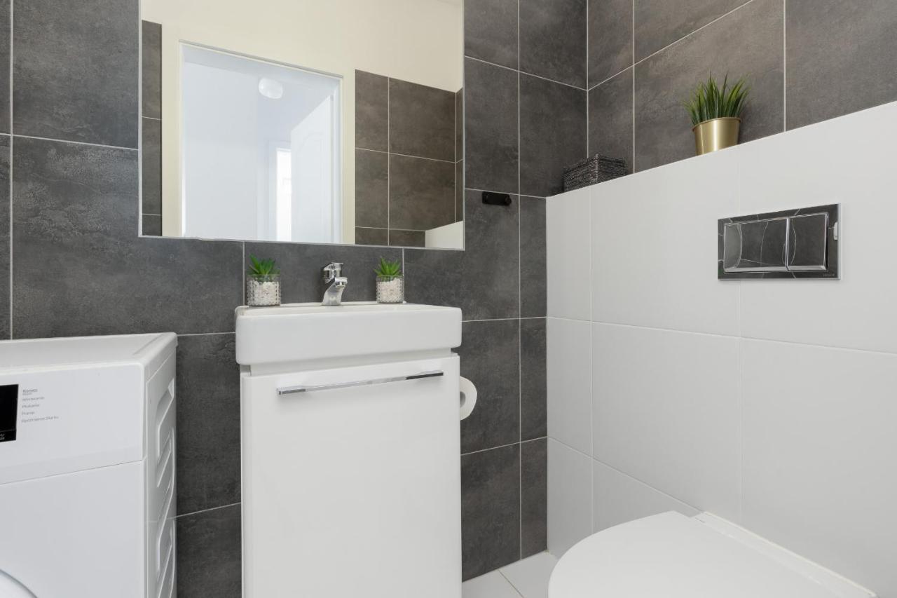 Appartamento Szlachecka With Balcony & Parking By Renters