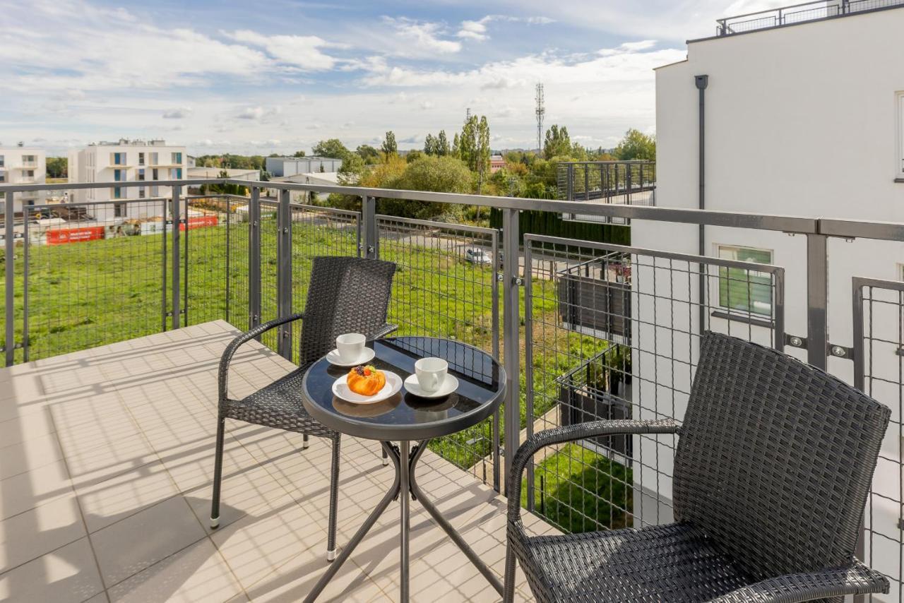 Szlachecka With Balcony & Parking By Renters Varsavia