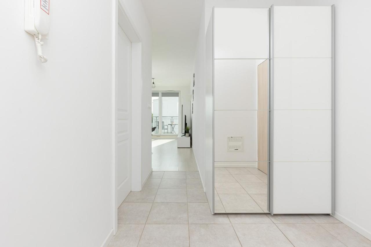 Szlachecka With Balcony & Parking By Renters * Varsavia