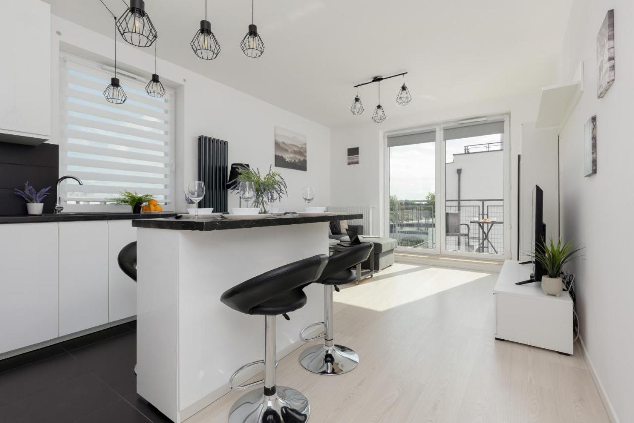 Szlachecka With Balcony & Parking By Renters * Warszawa