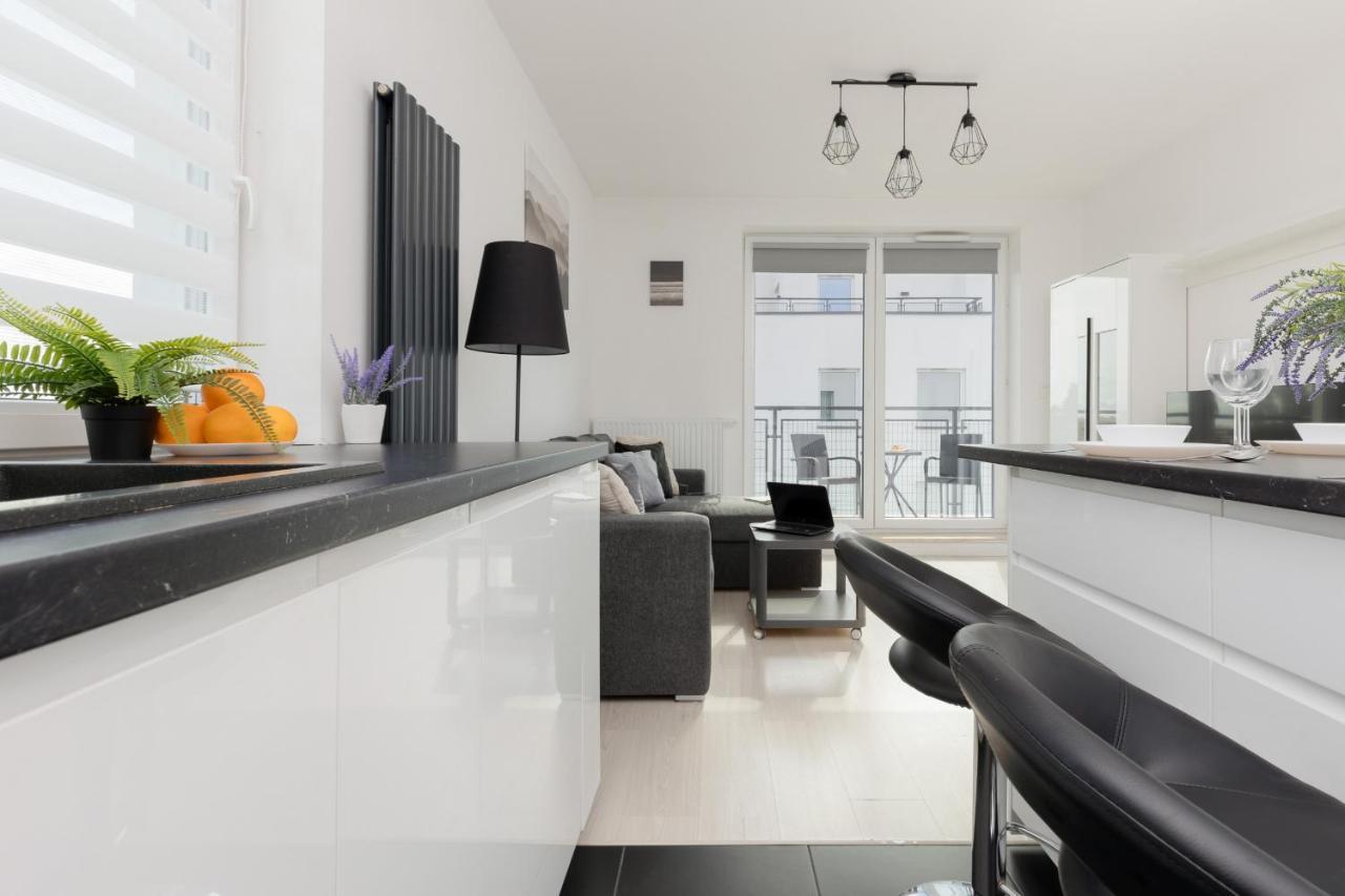 Szlachecka With Balcony & Parking By Renters Appartamento